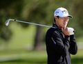 男子ゴルフ、AT&amp;Tペブルビーチ・ナショナルプロアマ（AT&amp;T Pebble Beach National Pro-Am 2013）3日目。1番ホールのバンカーショットを前に狙いを定めるジェームス・ハーン（James Hahn、2013年2月9日撮影）。(c)AFP/Getty Images/Harry How