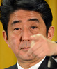 都内・自民党本部で会見する同党の安倍晋三（Shinzo Abe）総裁（2012年12月17日撮影）。(c)AFP/Yoshikazu TSUNO
