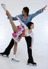 フィギュアスケート09欧州選手権（%%ISU European Figure Skating Championships 2009%%）ペア・フリースケーティング（FS）で2位につけ、総合2位に入ったロシアの川口悠子（%%Yuko Kawaguchi%%、手前）とアレクサンドル・スミルノフ（%%Alexander Smirnov%%）。（2009年1月21日撮影）(c)AFP/YURI KADOBNOV
