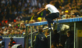 サッカー欧州チャンピオンズリーグ2012-13（UEFA Champions League 2012-13）は24日、グループリーグ第3節の試合が各地で行われ、グループDのボルシア・ドルトムント（Borussia Dortmund）は2-1でレアル・マドリードReal Madrid）に勝利した。

ピッチへ侵入する観客（2012年10月24日撮影）。(c)AFP/PATRIK STOLLARZ
