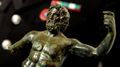 イタリア・ローマ（Rome）で記者向けに展示された、米国から返還されたイタリアの文化財（2010年11月19日撮影）。(c)AFP/TIZIANA FABI