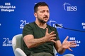シンガポールで開催中のアジア安全保障会議で発言するウクライナのウォロディミル・ゼレンスキー大統領（2024年6月2日撮影）。(c)NHAC NGUYEN / AFP