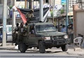 ソマリアの首都モガディシオで、自動車爆弾攻撃の現場付近で警戒に当たる治安部隊 （2022年10月29日撮影）。(c)Hassan Ali ELMI / AFP