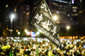 香港で掲げられた「光復香港、時代革命」の旗（2020年6月4日撮影）。(c)Anthony WALLACE / AFP