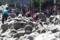 メキシコ・ハリスコ州グアダラハラで、ひょうが積もった道路（2019年6月30日撮影）。(c)Ulises RUIZ / AFP