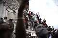 フランス・パリで、米国の「Black Lives Matter（黒人の命は大切）」抗議運動に共感し集まった人々（2020年6月13日撮影、資料写真）。(c)Anne-Christine POUJOULAT / AFP