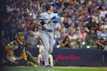 24MLB、ミルウォーキー・ブルワーズ対ロサンゼルス・ドジャース。3回にソロ本塁打を放つロサンゼルス・ドジャースの大谷翔平（2024年8月13日撮影）。(c)Stacy Revere/Getty Images/AFP