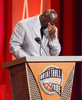 2009年のバスケットボール殿堂（%%Basketball Hall of Fame%%）入り式典が11日、マサチューセッツ（Massachusetts）州スプリングフィールド（springfield）のシンフォニーホール（Symphony Hall）で行なわれ、マイケル・ジョーダン（%%Michael Jordan%%）氏らが殿堂入りした。写真は式典で感極まるマイケル・ジョーダン氏。（2009年9月11日撮影）(c)AFP/Getty Images/Jim Rogash