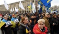 ウクライナのキエフで、抗議デモに参加した人（2019年12月8日撮影）。(c)Sergei SUPINSKY / AFP