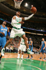 08-09NBA東カンファレンスプレーオフ準決勝、ボストン・セルティックス（%%Boston Celtics%%）対オーランド・マジック（%%Orlando Magic%%）第7戦。試合はマジックが101-82でセルティックスを下し、対戦成績を4勝3敗としてカンファレンス決勝に進出した。写真はゴール下から得点を狙うセルティックスのレイ・アレン（%%Ray Allen%%）。（2009年5月17日撮影）(c)AFP/Getty Images/NBAE/Nathaniel S. Butler