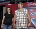 写真は上映会に出席した‘Mater’の声役、ラリー・ザ・ケーブル・ガイ（%%Larry the Cable Guy%%、右）。(c)AFP/Getty Images Ken Charnock