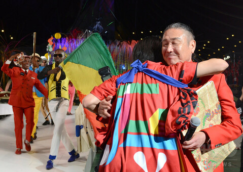 日本を元気に！」、山本寛斎氏指揮のファッション・アートイベント 写真20枚 国際ニュース：AFPBB News