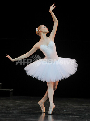 ウィーン国立バレエ団、「白の組曲」を披露 写真37枚 国際ニュース
