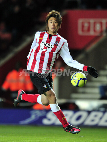 李忠成選手　サウサンプトンサイン入りユニフォーム 黄金ネームと背番号』李忠成 京都サンガFC - メルカリ