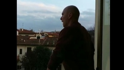 動画：テノール歌手が自宅から「誰も寝てはならぬ」熱唱、全土封鎖のイタリアで
