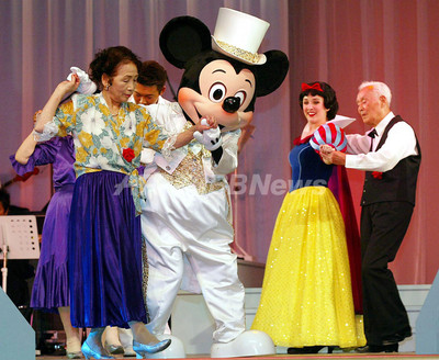 ディズニーランド 3月からシニア向け年間パスポート販売 写真2枚 国際ニュース Afpbb News