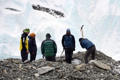 エベレスト登山、熟練ガイドの不足が大打撃に