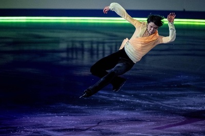 羽生、坂本らエキシビションで華麗な演技 フィギュア国別対抗戦