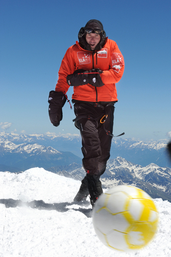 サッカー元フランス代表のジダン氏がモンブランでPK