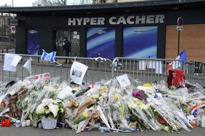 仏連続襲撃事件、犯人ほう助で4人を起訴