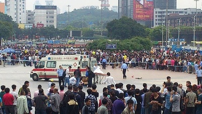 中国・広州駅で刃物男が通行人襲撃、6人負傷