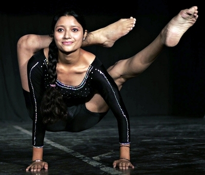 イスラム評議会が教徒の「ヨガ」禁止、高まる反発　マレーシア