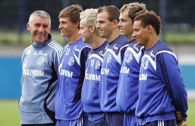 シャルケ04 新入団の5選手が練習に初参加