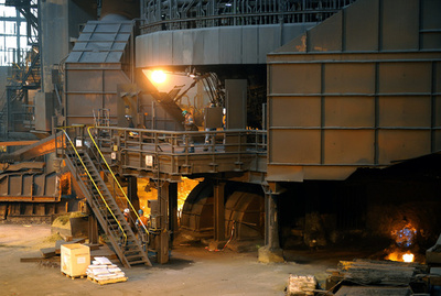 新日鉄住金製鉄所で爆発、12人負傷 愛知