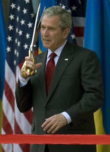 ブッシュ米大統領、ルワンダ訪問