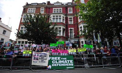 ロシア当局、グリーンピース抗議船で「違法薬物を発見」 