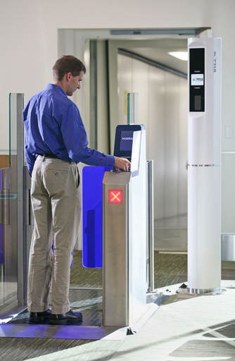 顔認証付き電子ゲート、米空港でテスト