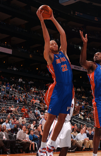 ピストンズ ホークスを降し4連勝