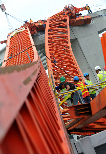 台風「コンソン」がマニラで猛威ふるう、死者20人