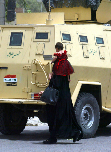 自爆攻撃などで米兵1人含む14人が死亡、イラク