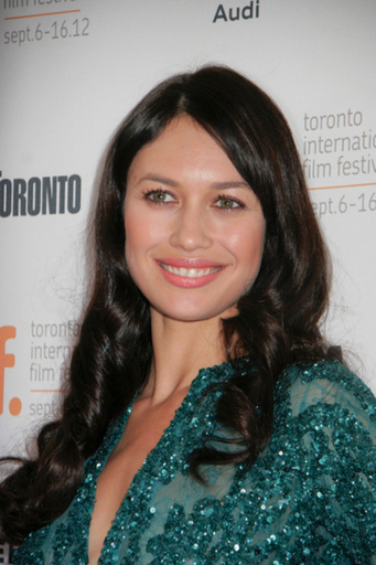 オルガ・キュリレンコ、14歳で転機が訪れモデル、そしてボンドガールに