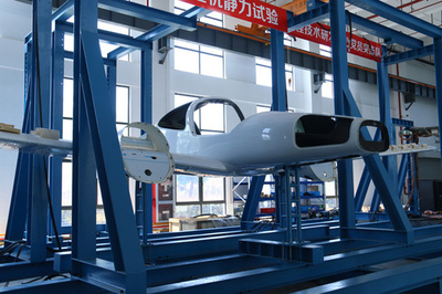 プラスチックが精密機械に 安徽省の小型機製造現場