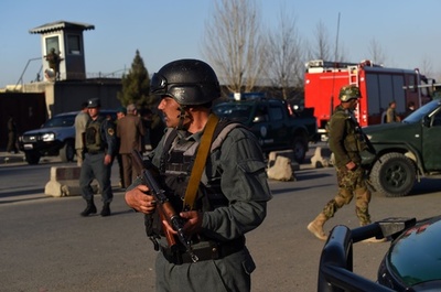 アフガニスタンで自爆攻撃相次ぐ、25人死亡 和平協議に暗雲