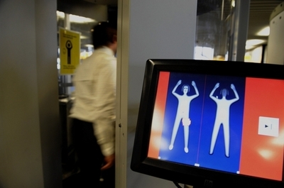 米から到着した男2人を逮捕、不審な手荷物 オランダ・スキポール空港