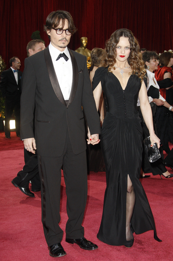 ヴァネッサ・パラディ、破局報道を否定