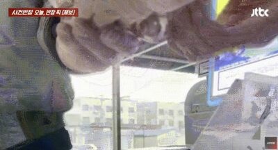 韓国コンビニで不適切接触…会計中、バイトの手をなでる客の手にゾッと