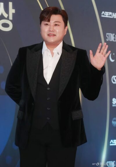 飲酒ひき逃げで歌手は獄中生活、でも公式ファンクラブは慈善活動…5000万円寄付