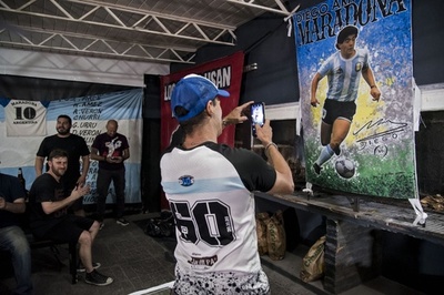 「マラドーナ教」の信者、崇拝する神しのぶ 存命なら61歳の誕生日