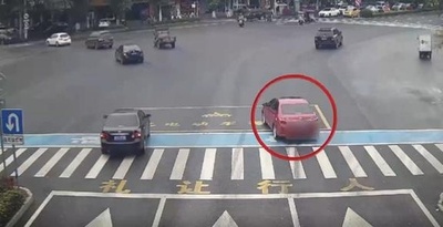 30分かかる道のりがわずか10分 警官が寸秒を争って子どもを病院に搬送 中国