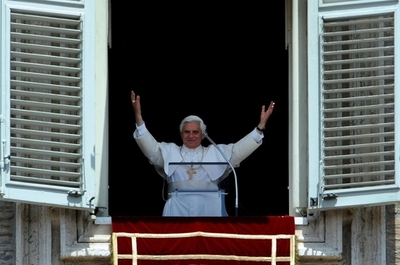 「修道院追われた」、高齢修道女が鎖を巻き抗議