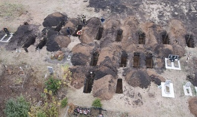 ウクライナ東部の村、新たに墓30基 ロシア攻撃で52人死亡