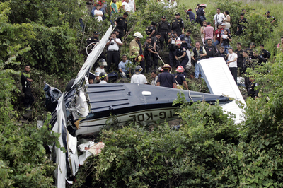 グアテマラで軽飛行機が墜落、一家6人が死亡
