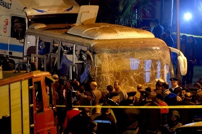 ピラミッド近くで観光バス爆破、ベトナム人ら4人死亡 エジプト