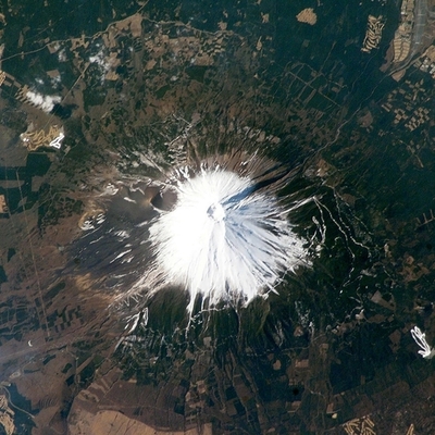 富士登山の米男性、遺体で発見