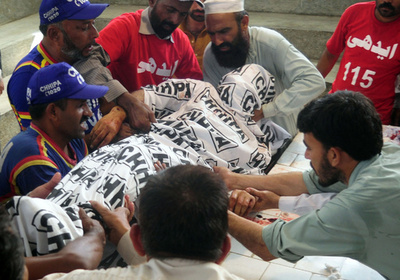 パキスタン選挙の候補者が射殺される、3歳の息子も巻き添え