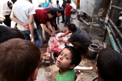 ラクダの食肉処理にせっけん作り…シリアに息づく人々の日常